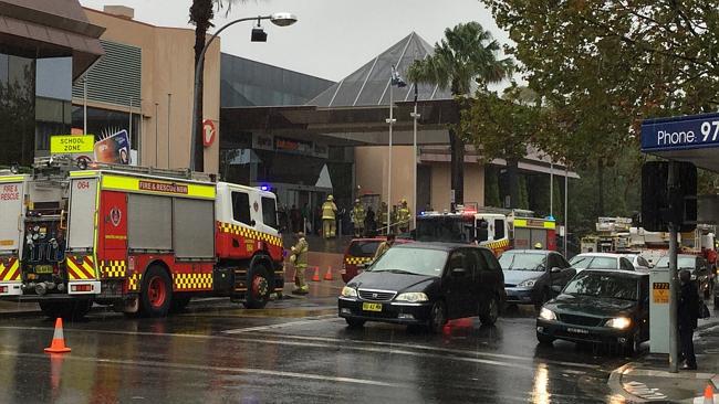 悉尼Bankstown俱乐部雨中大火 1200人紧急疏散