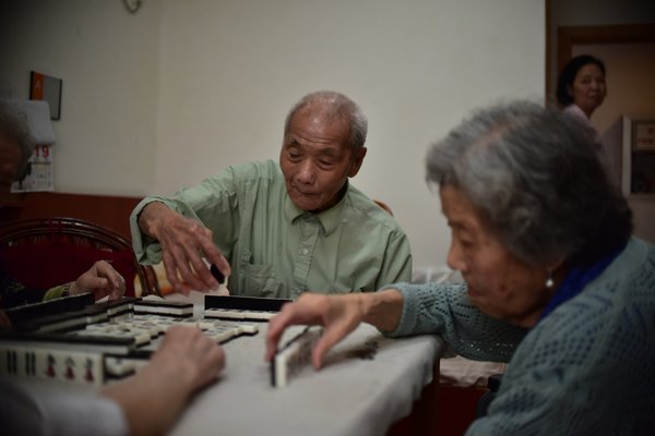 【纽约时报】中国承诺实行全民养老保障