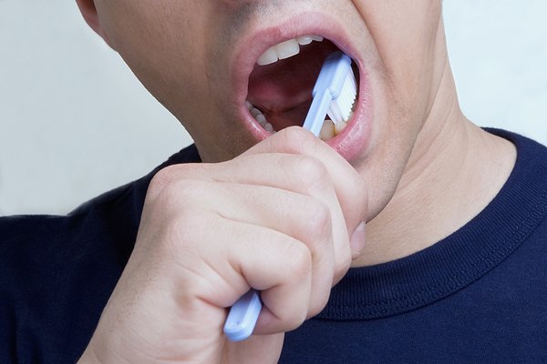 不爱刷牙竟跟阳痿挂钩 药物治疗阳痿注意什么？